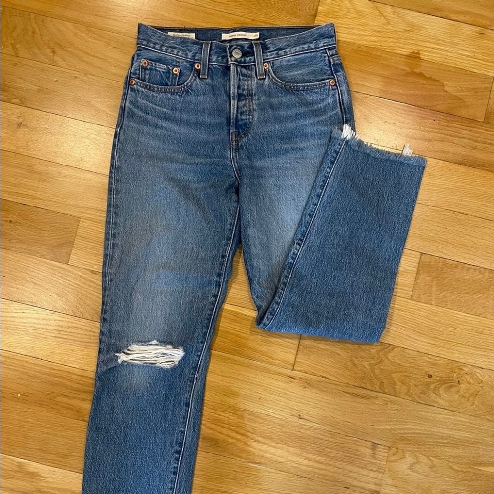 SOLD Levis Wedgie Straight Jeans